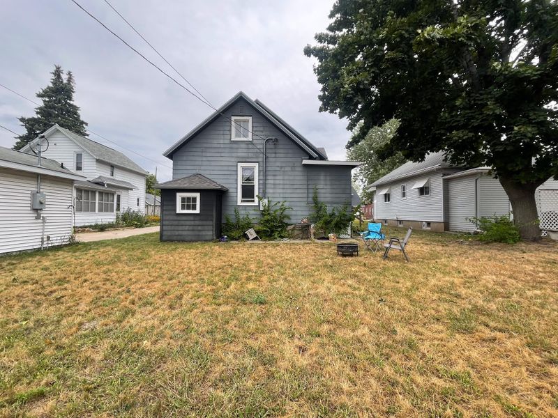 1051 W 9th St, Winona, MN 55987