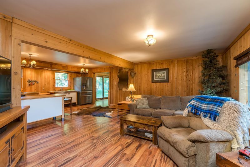 34986 141st Ave, Montgomery, MN 56069