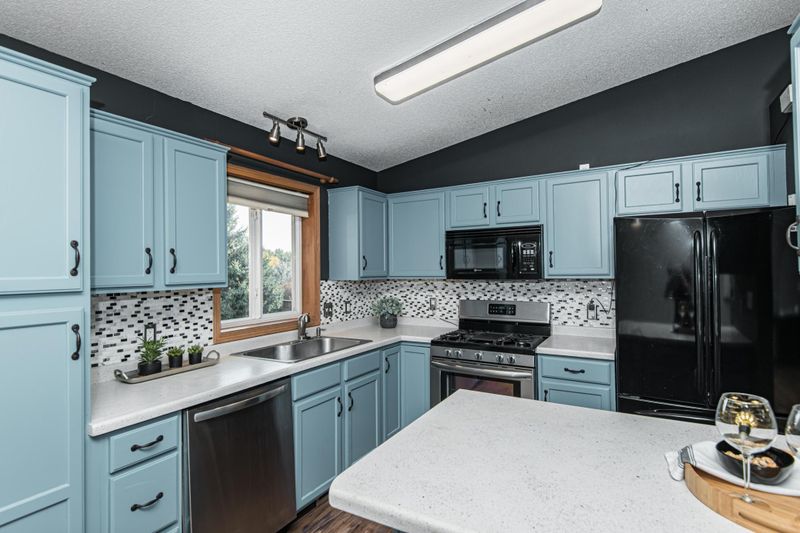 4627 Manor Park Dr NW, Rochester, MN 55901