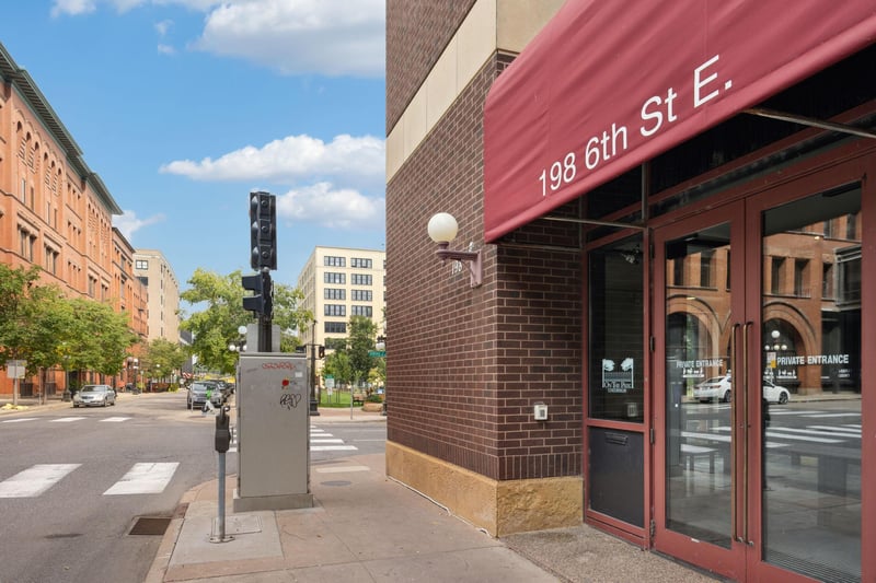 198 6th St E #704, Saint Paul, MN 55101