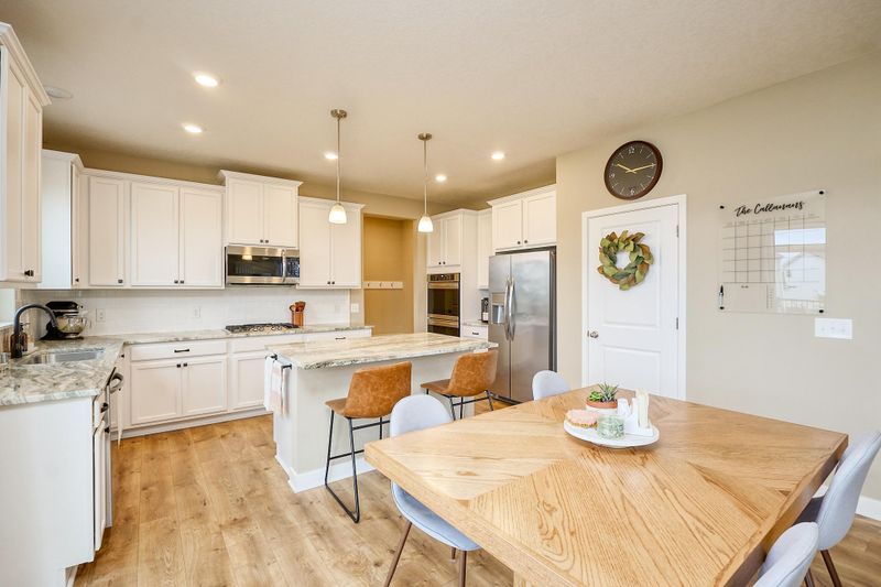 8655 Platinum Dr, Woodbury, MN 55129