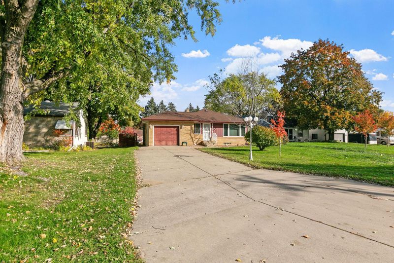 1720 Alta Vista Dr, Roseville, MN 55113