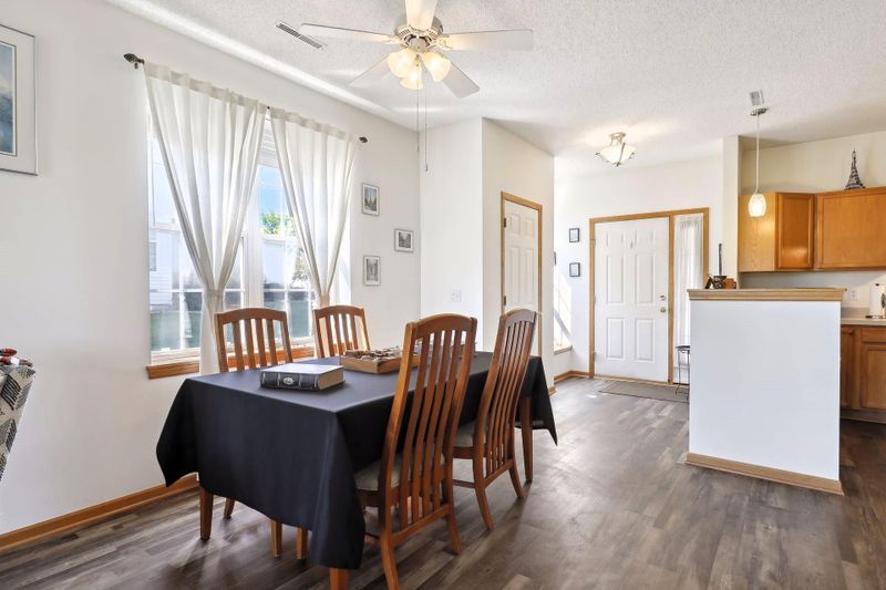748 Cobblestone Way, Shakopee, MN 55379