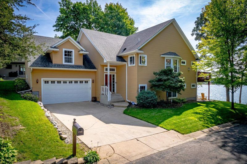 1748 Avocet Ln, Mound, MN 55364