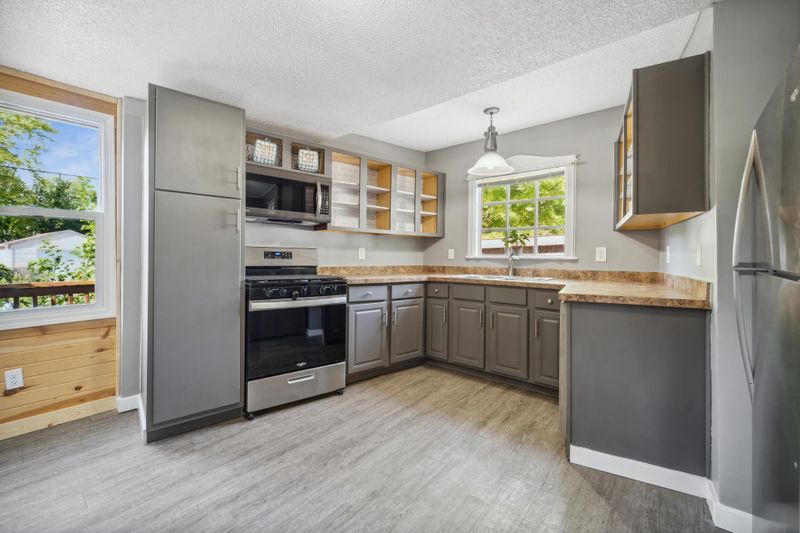 1079 Geranium Ave E, Saint Paul, MN 55106