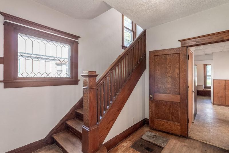 1339 N 4th St, Mankato, MN 56001