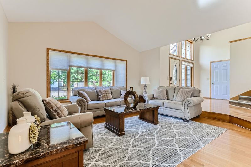 2143 Heron Ave N, Oakdale, MN 55128