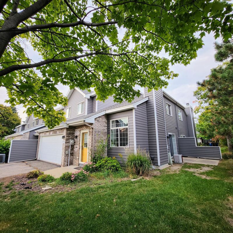 7719 S Shore Dr, Chanhassen, MN 55317