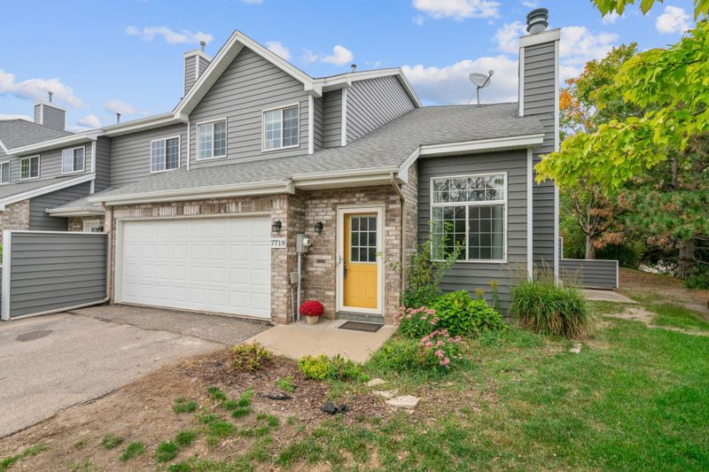 7719 S Shore Dr, Chanhassen, MN 55317
