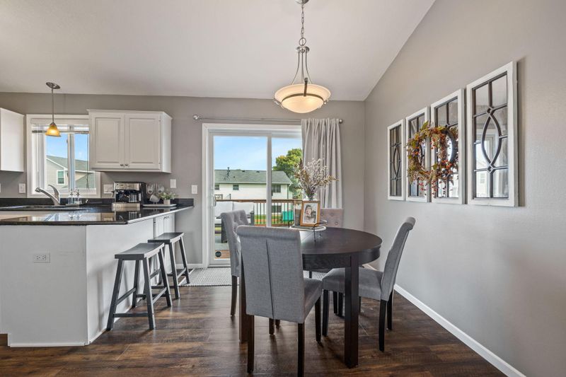 5716 Oak View Ct, Savage, MN 55378