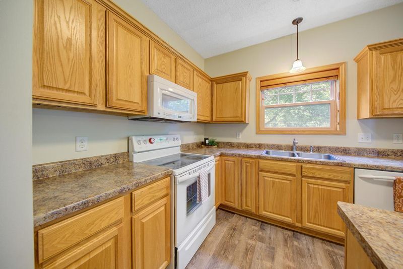 2324 Vierling Dr E, Shakopee, MN 55379