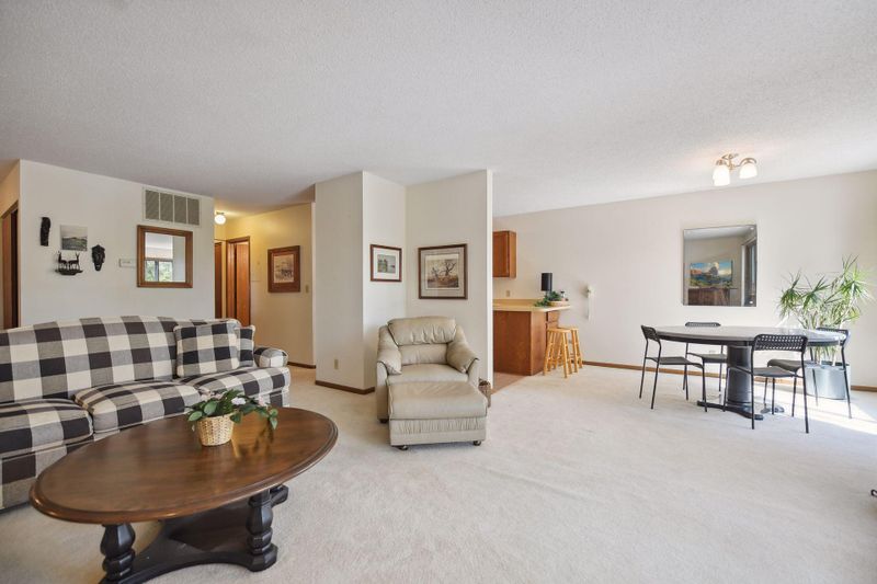 5664 Sanibel Dr #905A, Minnetonka, MN 55343