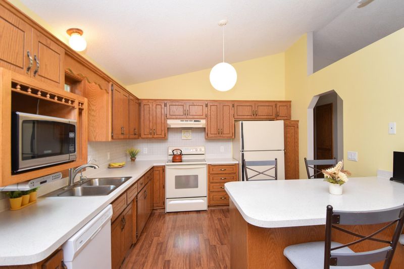 9843 Taylor St NE, Blaine, MN 55434