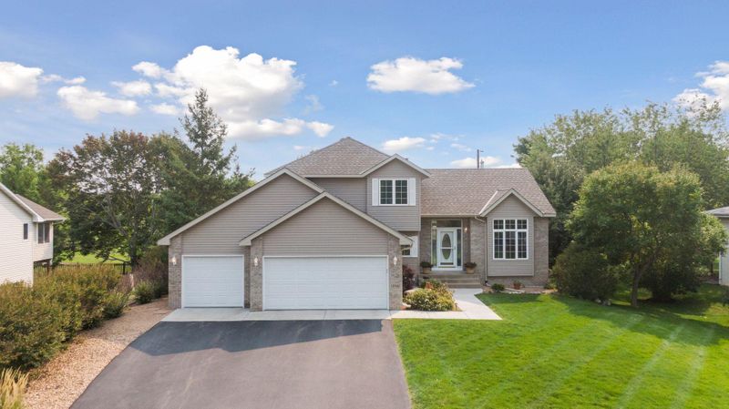 10948 Fox Hollow Ln N, Champlin, MN 55316