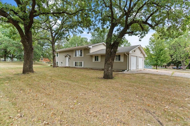 4680 Nicols Rd, Eagan, MN 55122