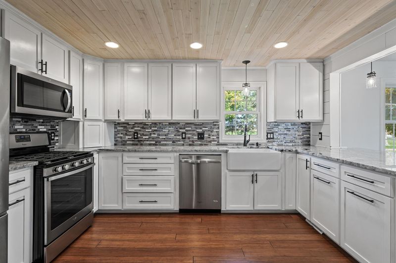 13617 Dairy Ave, Glencoe, MN 55336