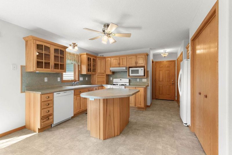 230 Eagle Dr, Randall, MN 56475