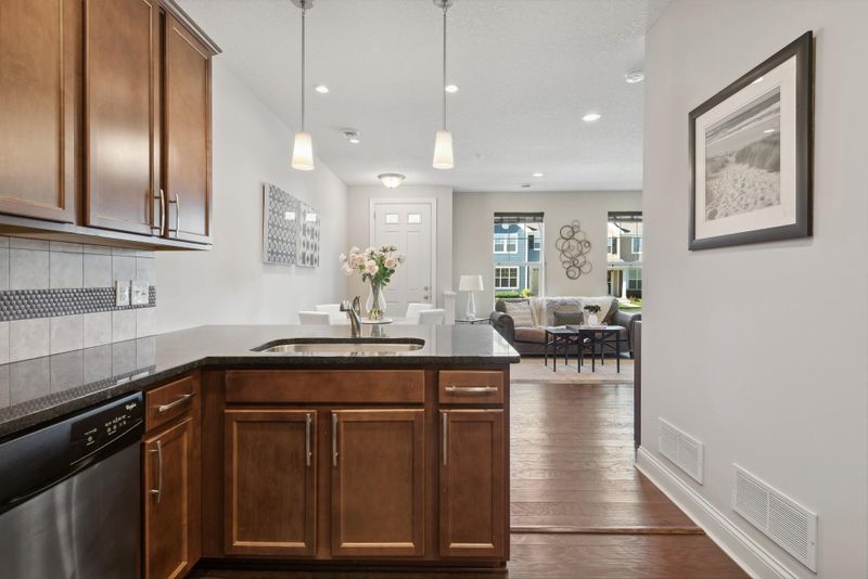 8402 Jonquil Ln N, Maple Grove, MN 55369