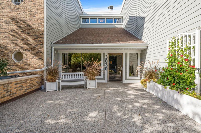 3030 Saint Albans Mill Rd #203, Minnetonka, MN 55305
