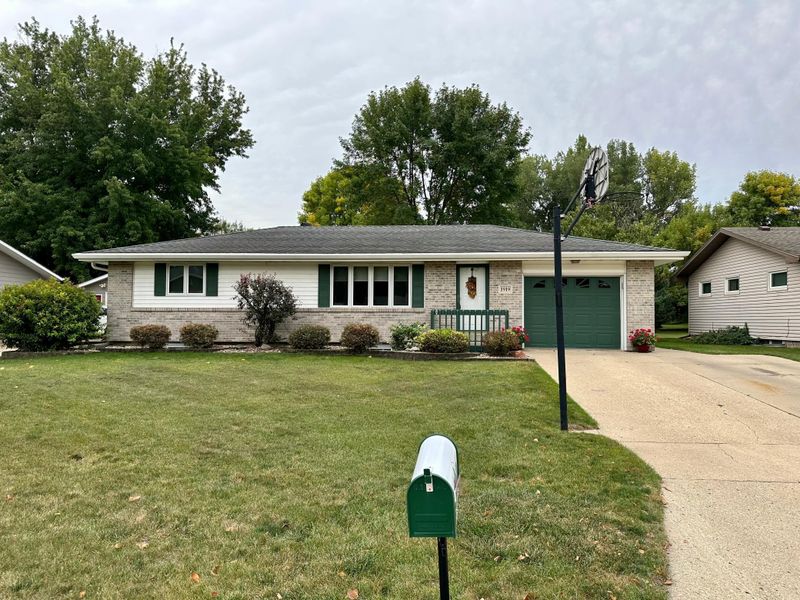1919 Summit Ave, Worthington, MN 56187