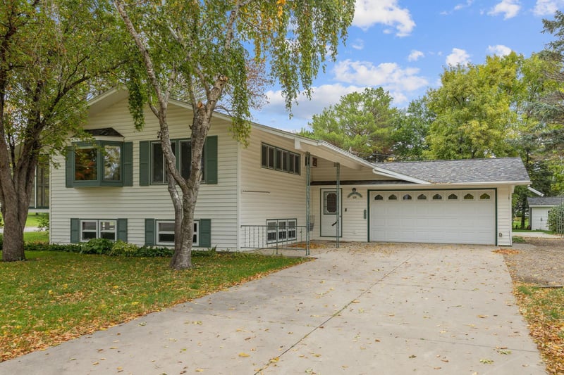 521 Hazel St, Sacred Heart, MN 56285