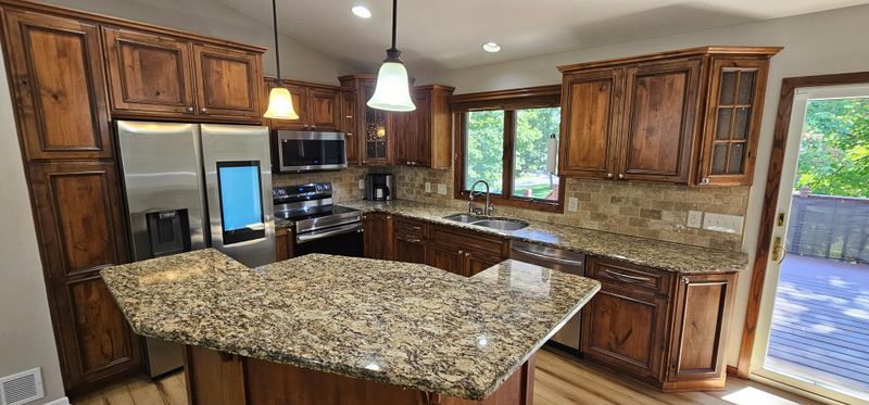 9021 W Staring Ln, Eden Prairie, MN 55347