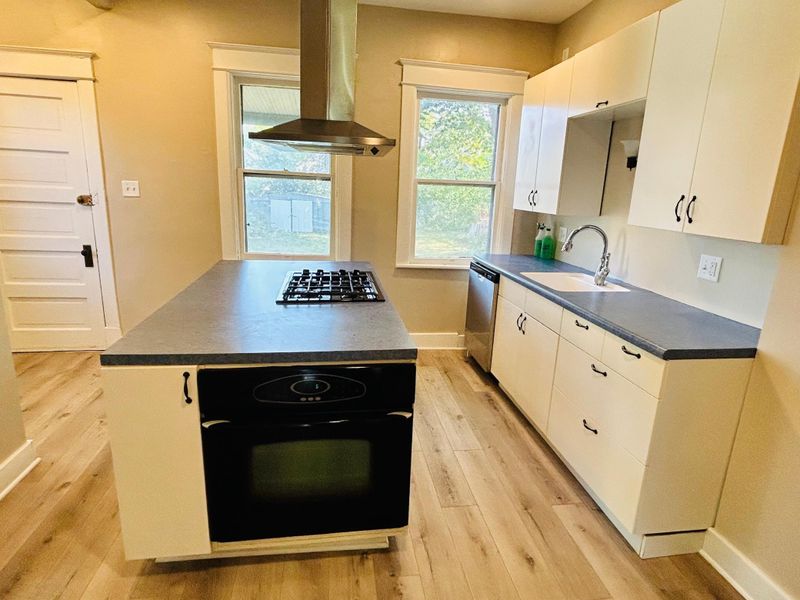 498 Winslow Ave, Saint Paul, MN 55107