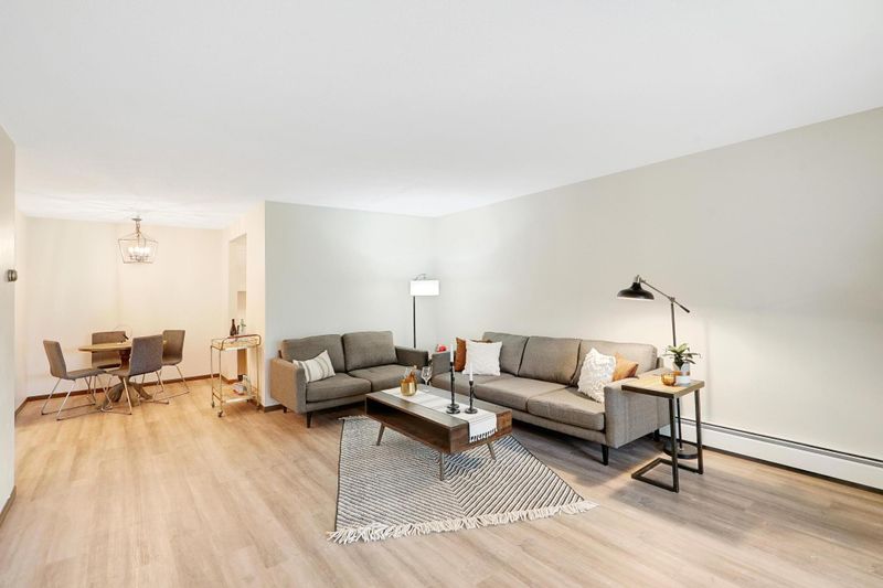 4045 Hodgson Rd #322, Shoreview, MN 55126