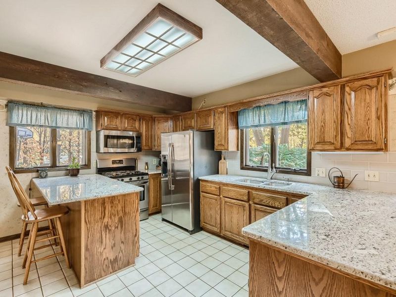6180 Cardinal Ave, Excelsior, MN 55331