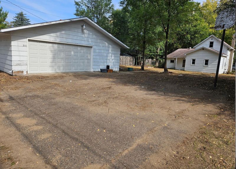211 7th St NE, Little Falls, MN 56345