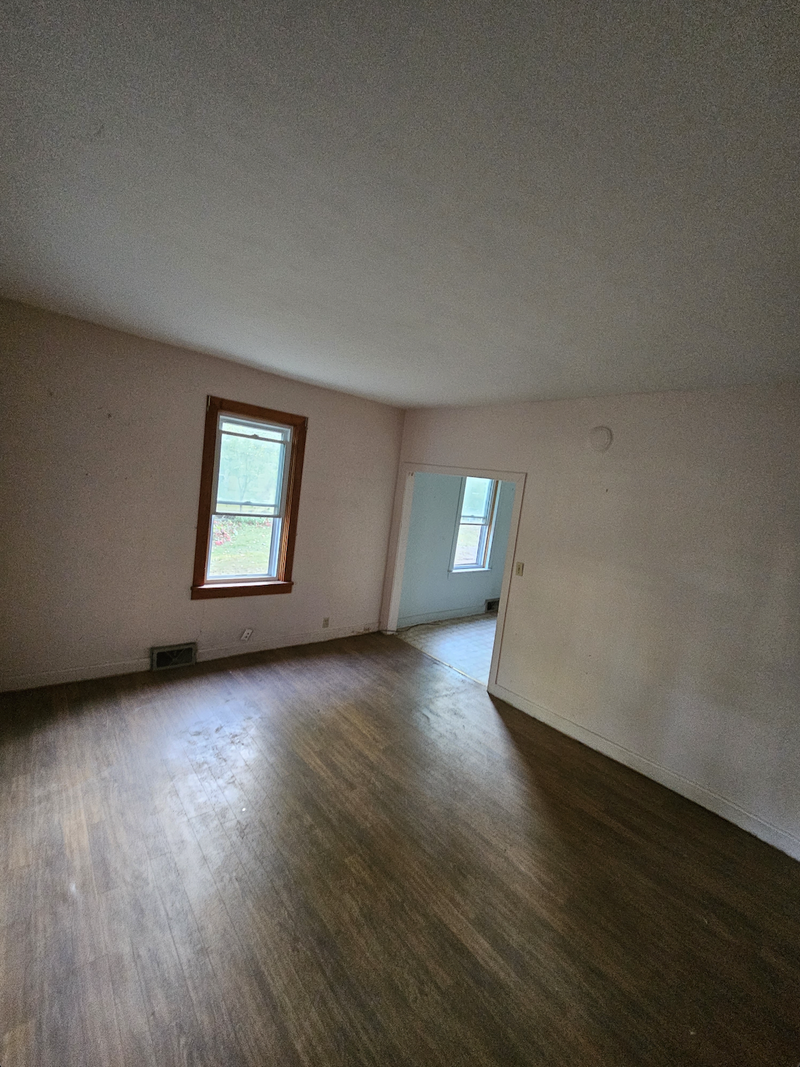 211 7th St NE, Little Falls, MN 56345