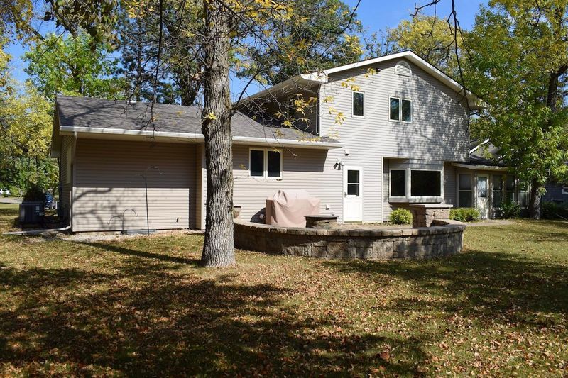 101 Kenwood Ct, Thief River Falls, MN 56701