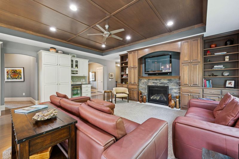1027 Homestead Dr, Jordan, MN 55352