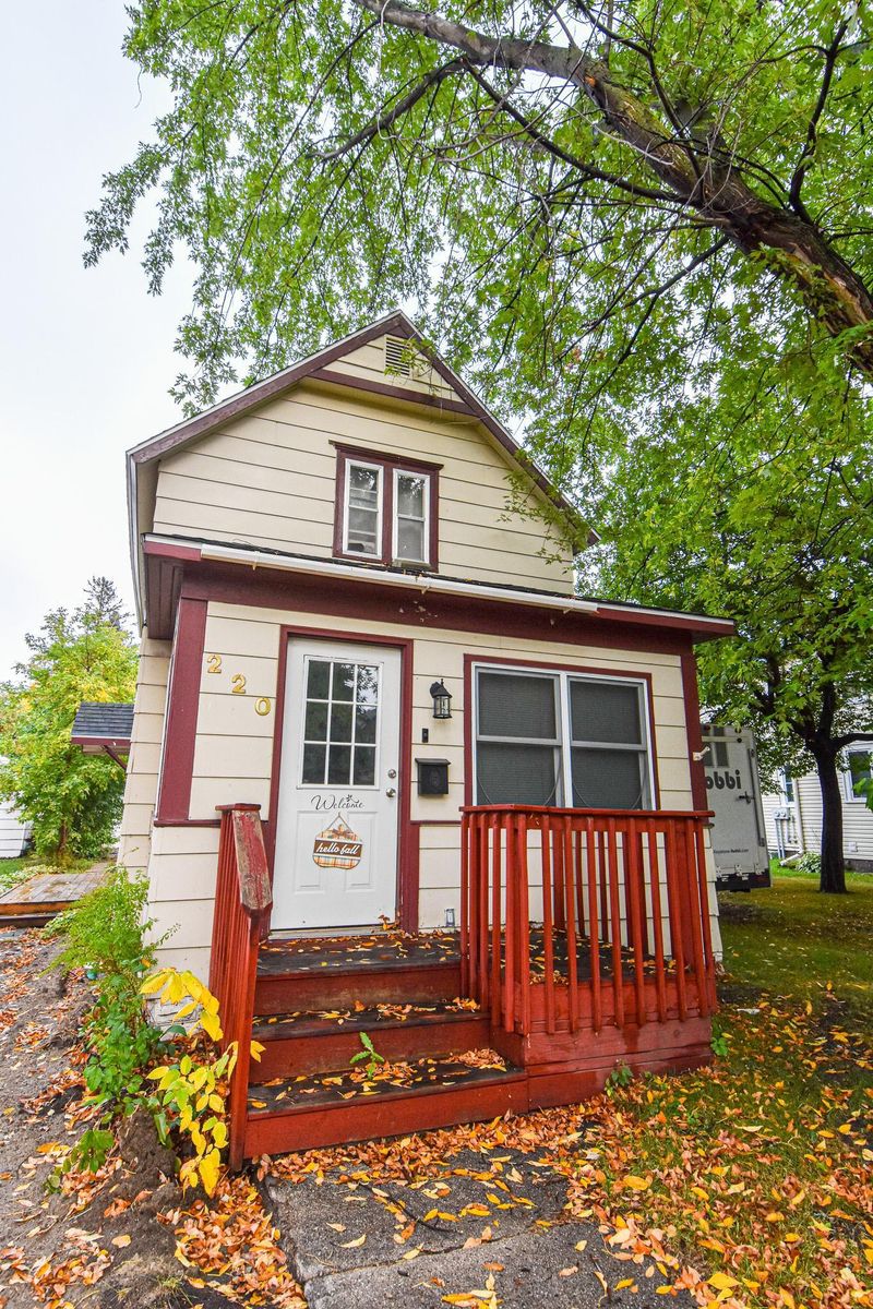 220 Conley Ave S, Thief River Falls, MN 56701