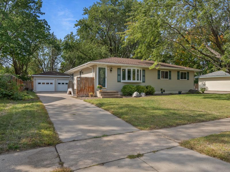 902 Blackoaks Ln, Anoka, MN 55303