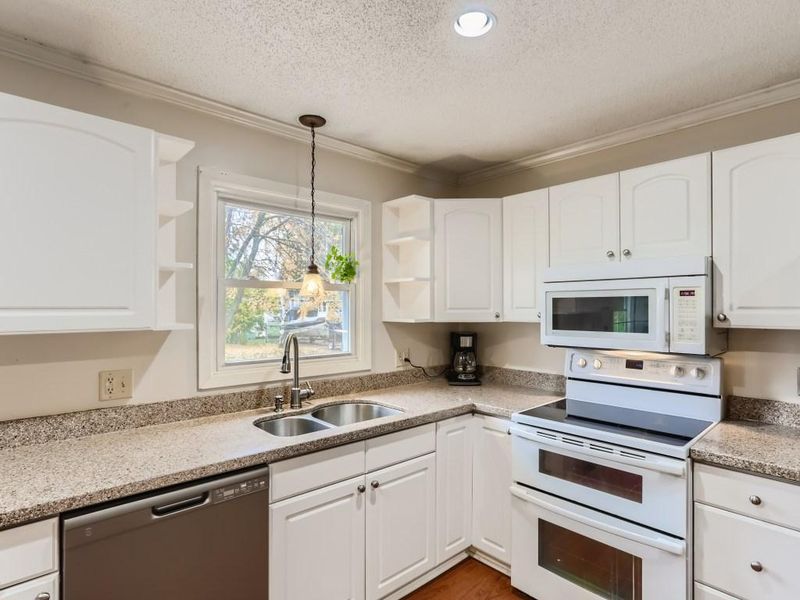 1016 Merritt St, Shakopee, MN 55379