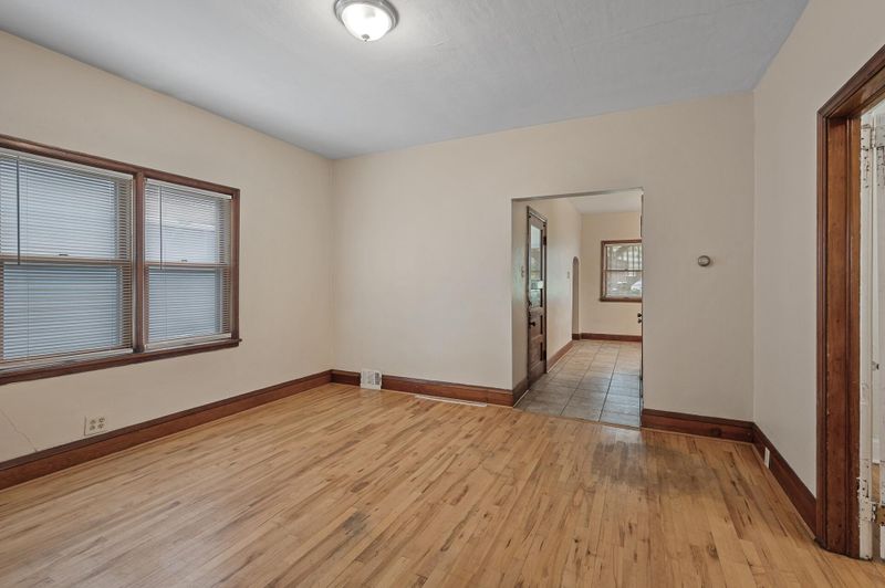 718 Van Buren Ave, Saint Paul, MN 55104