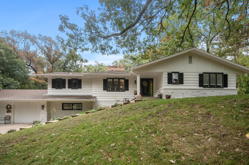 39 Evergreen Rd, Dellwood, MN 55110