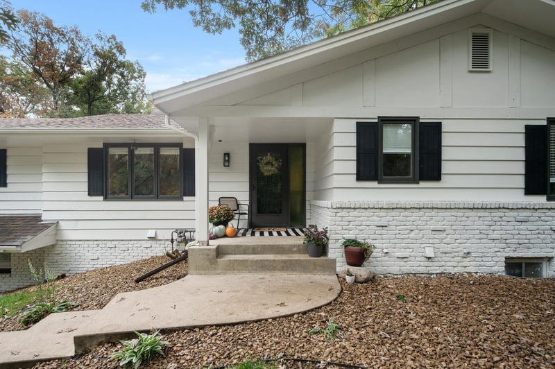 39 Evergreen Rd, Dellwood, MN 55110