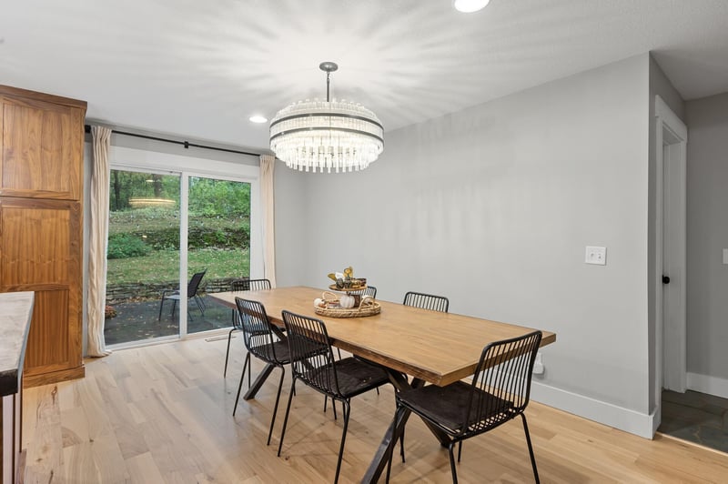 39 Evergreen Rd, Dellwood, MN 55110