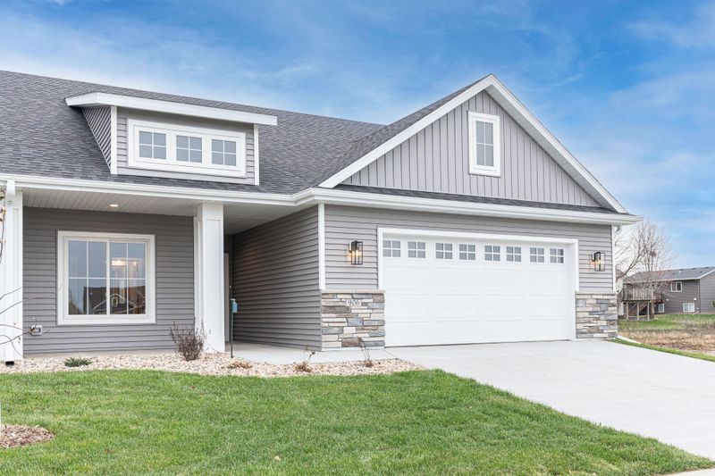 906 11th Pl NW, Kasson, MN 55944
