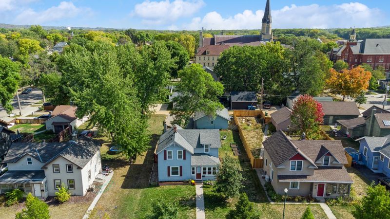 212 N Elm St, Chaska, MN 55318