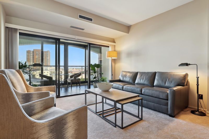 1201 Yale Pl #907, Minneapolis, MN 55403