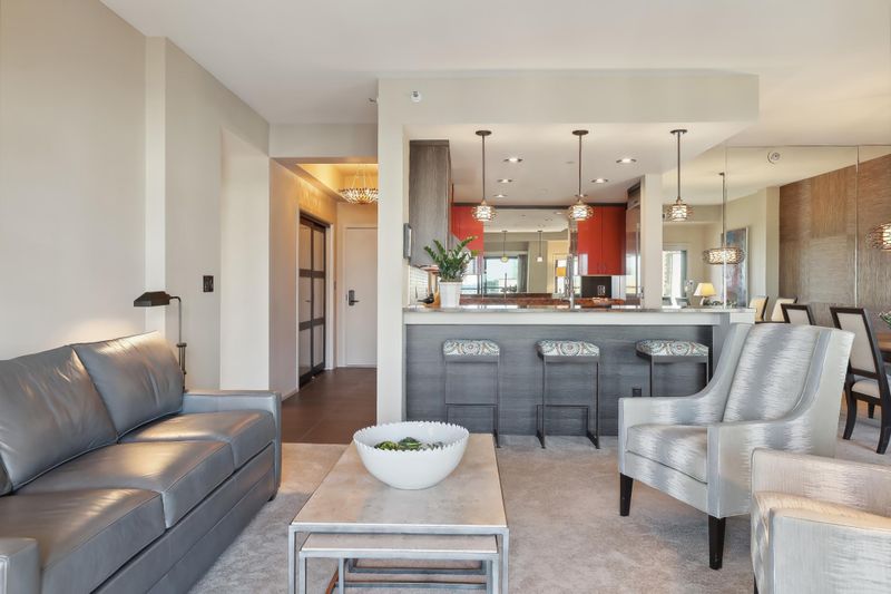 1201 Yale Pl #907, Minneapolis, MN 55403