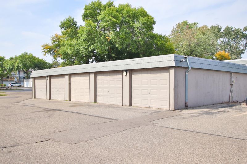 815 11th Ave S #8, Hopkins, MN 55343
