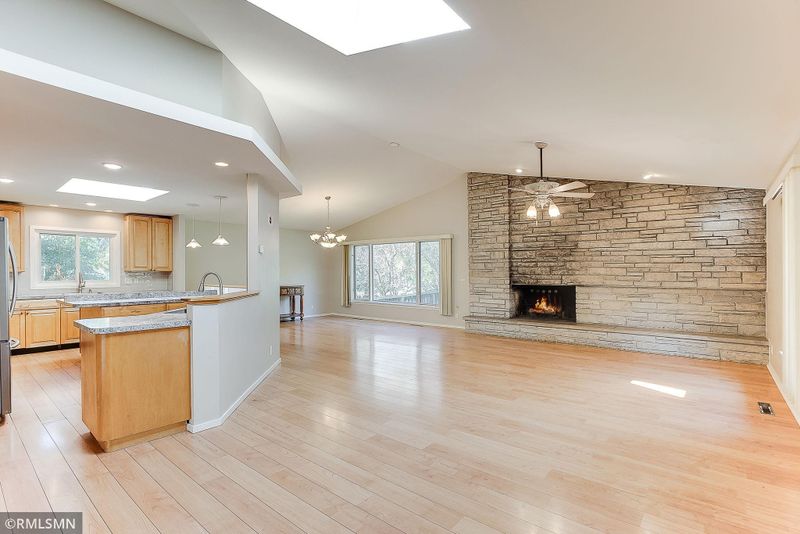 2265 Edgcumbe Rd, Saint Paul, MN 55116
