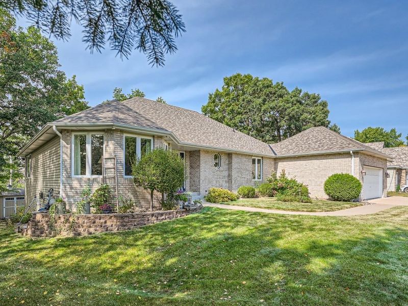 1389 Currie St N, Maplewood, MN 55119