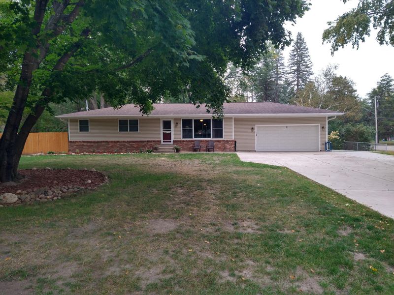 5571 266th St, Wyoming, MN 55092