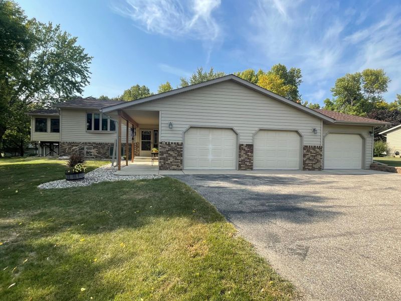 4204 Heritage Ln NE, Alexandria, MN 56308