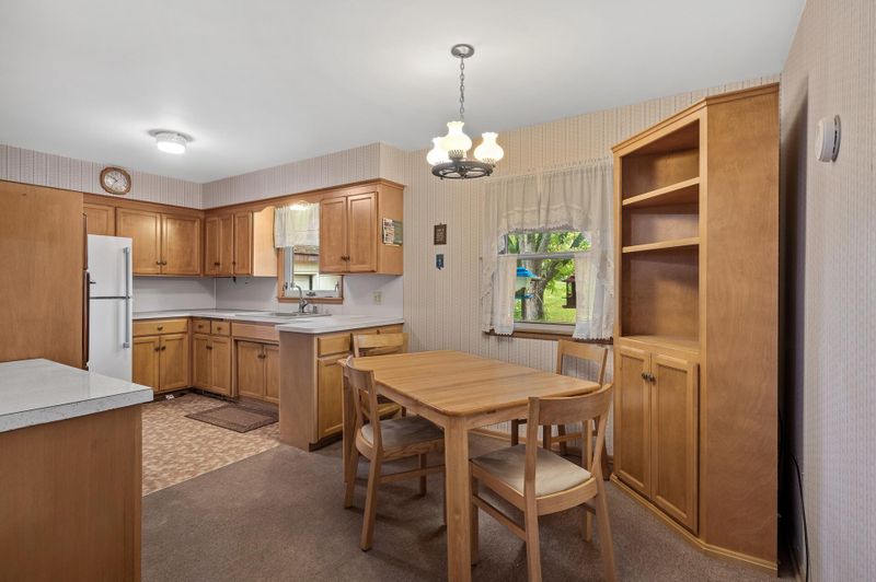 542 Locust St, Chaska, MN 55318